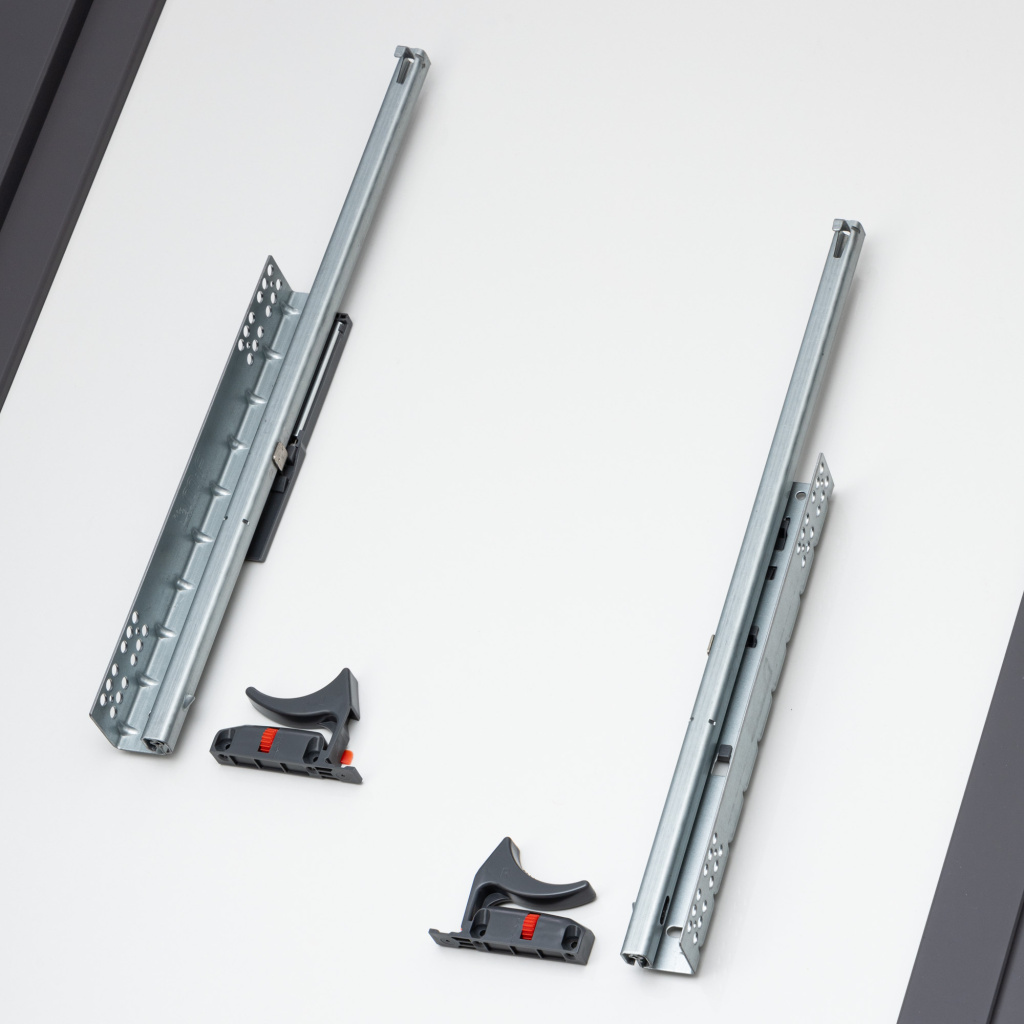 фото Направляющие шариковые 450мм, скрытого типа неполного выдвижения с доводчиком и креплением фасада