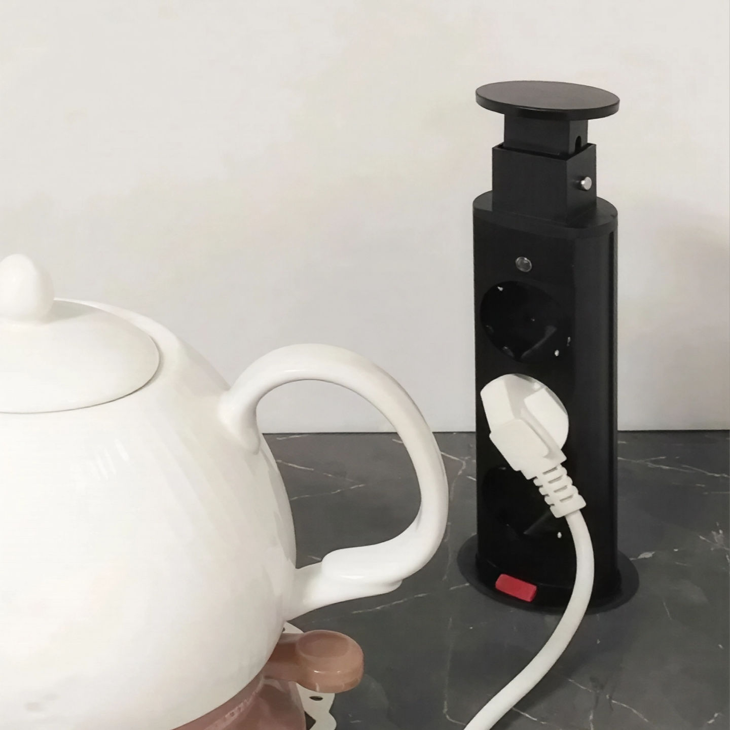 фото Блок розеток выдвижной вертикальный 3 розетки EURO. (301х85) -D=60мм, Черный (11,103,08,013)