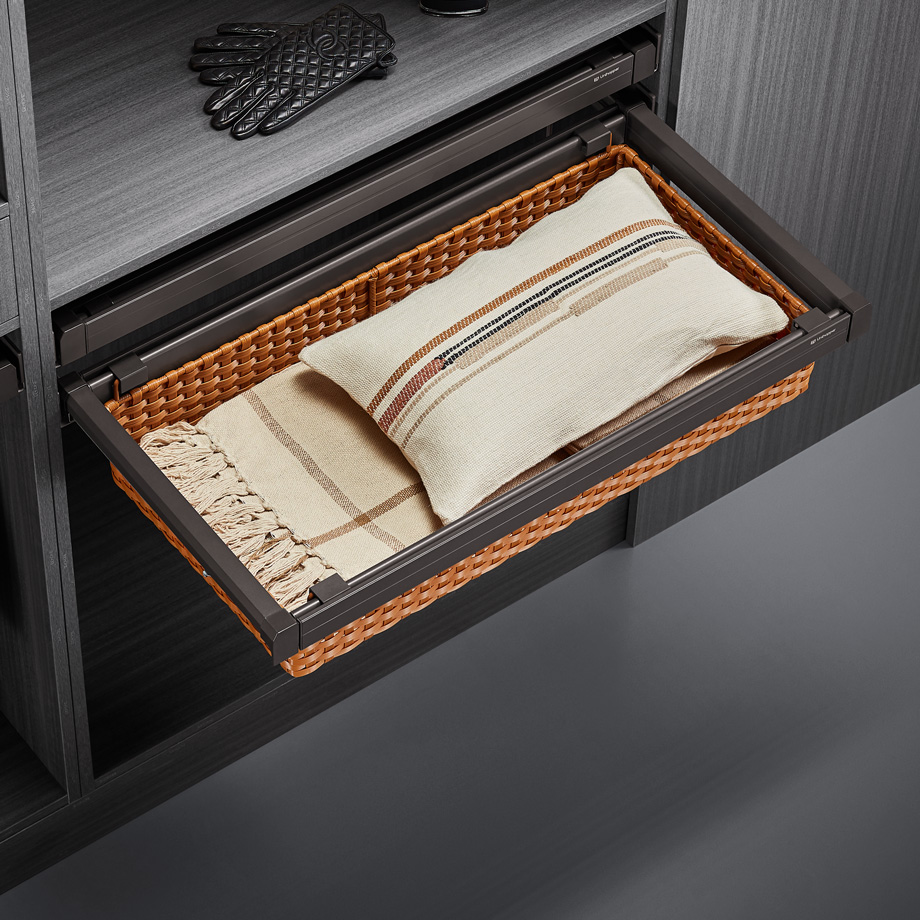 фото Выдвижная корзина из ПВХ ротанга Unihopper, в базу 900 мм, c доводчиком, clip-on, MOKA