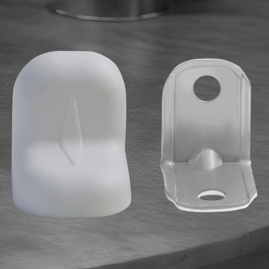 фото Уголок крепежный с пластиковой крышкой, белый