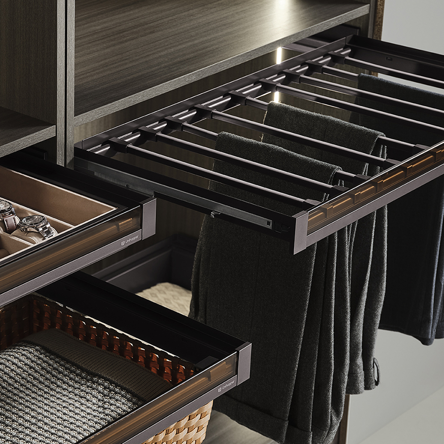 фото Выдвижная вешалка для брюк со стеклянной панелью Unihopper в базу 800мм, c доводчиком, clip-on,  GLASS NAKA