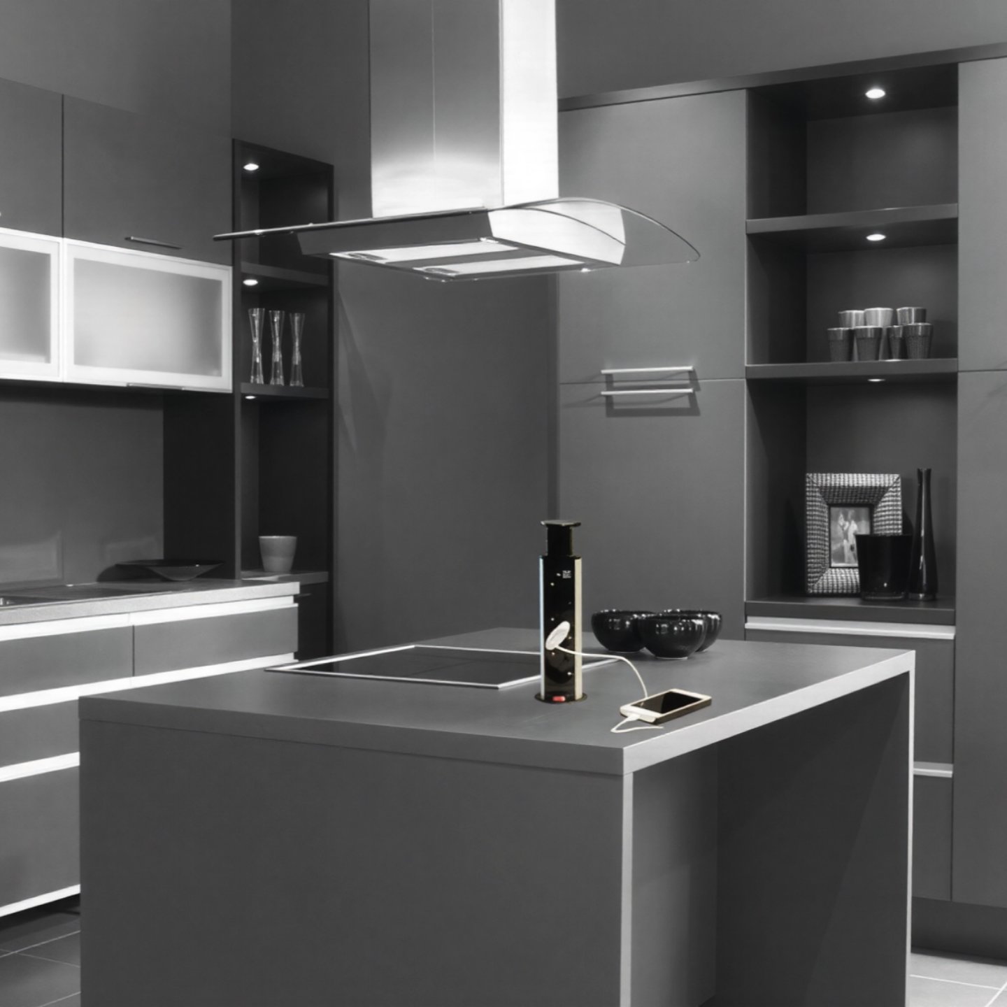 фото Блок розеток выдвижной вертикальный 3х16А (285х72х72) .серебро (11,103,08,012)