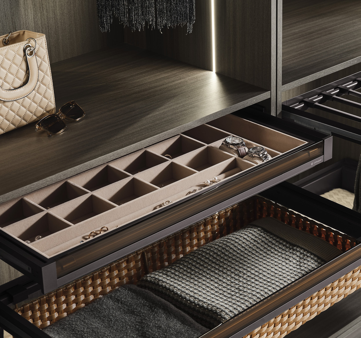 UNIHOPPER GLASS NAKA