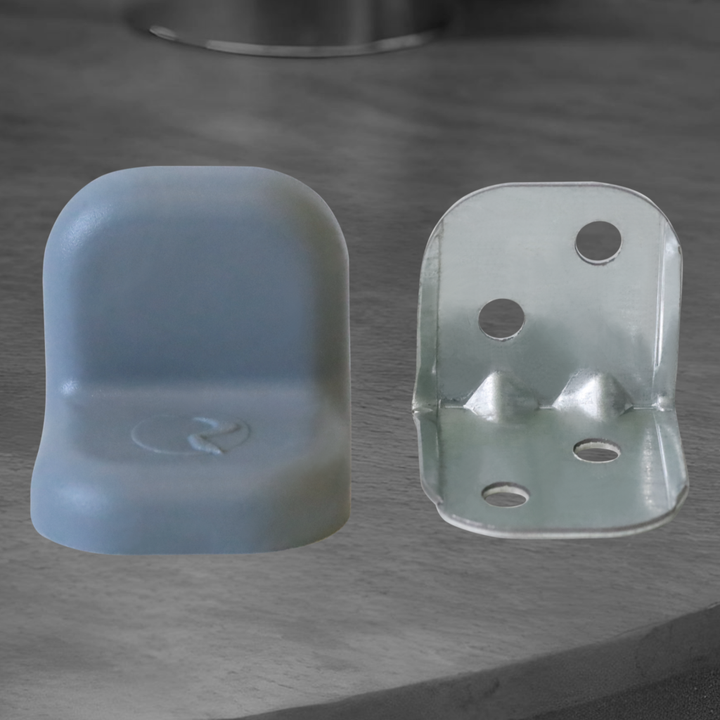 фото Уголок крепежный с пластиковой крышкой, металлик