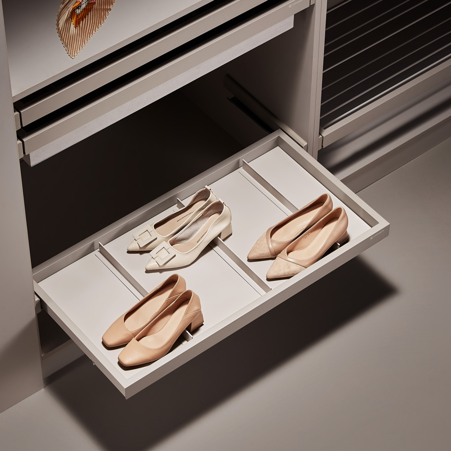 фото Выдвижная полка для обуви стальная Unihopper в базу 900мм, с доводчиком, clip-on, COKA