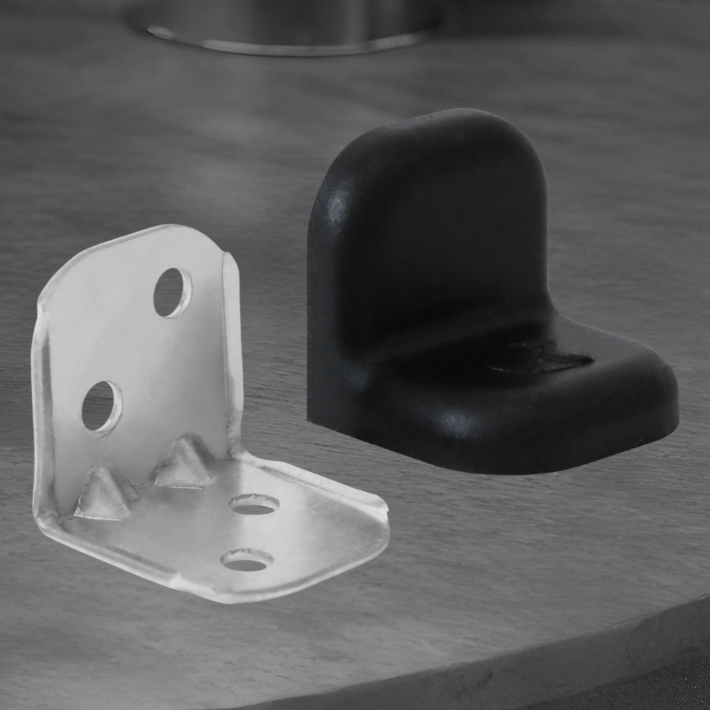 фото Уголок крепежный с пластиковой крышкой, черный