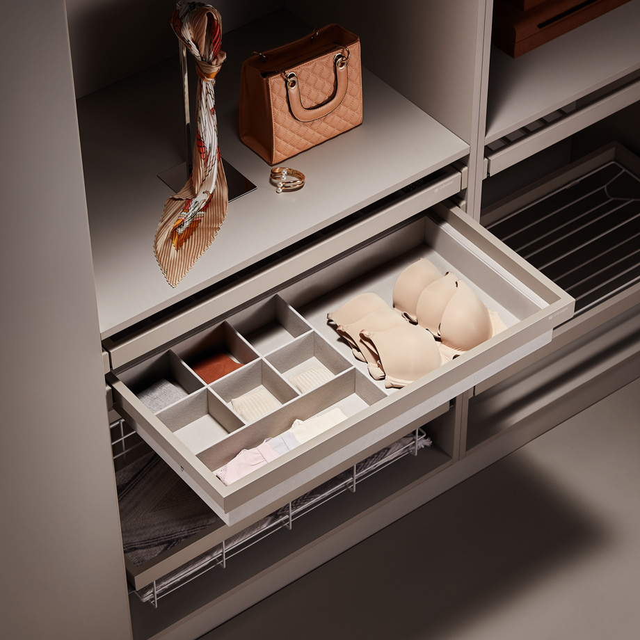 фото Выдвижная полка для белья и аксессуаров Unihopper в базу 900мм, с доводчиком, clip-on, COKA