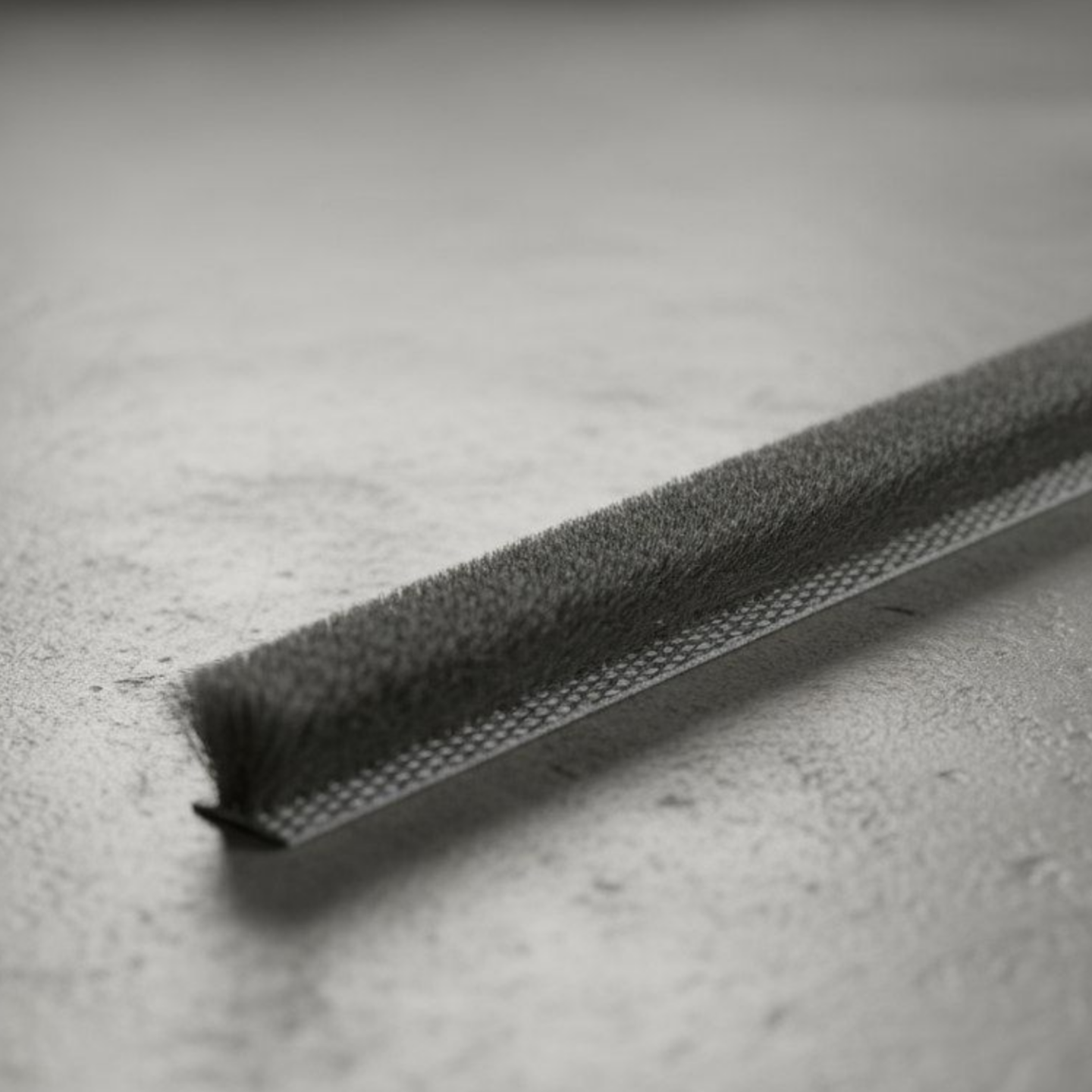 фото Щетка самоклеющаяся серая 6,7х12мм 3Р