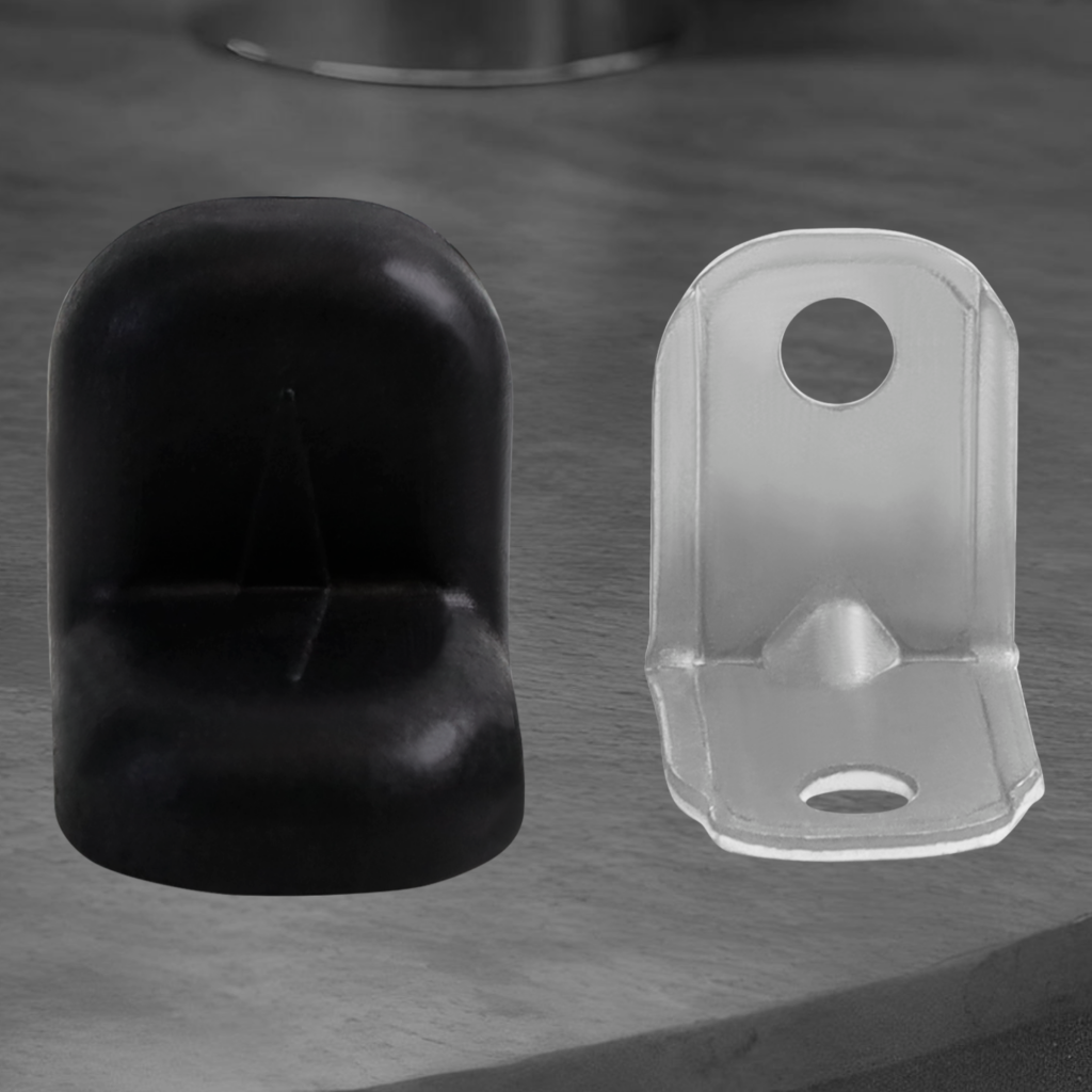 фото Уголок крепежный с пластиковой крышкой, черный